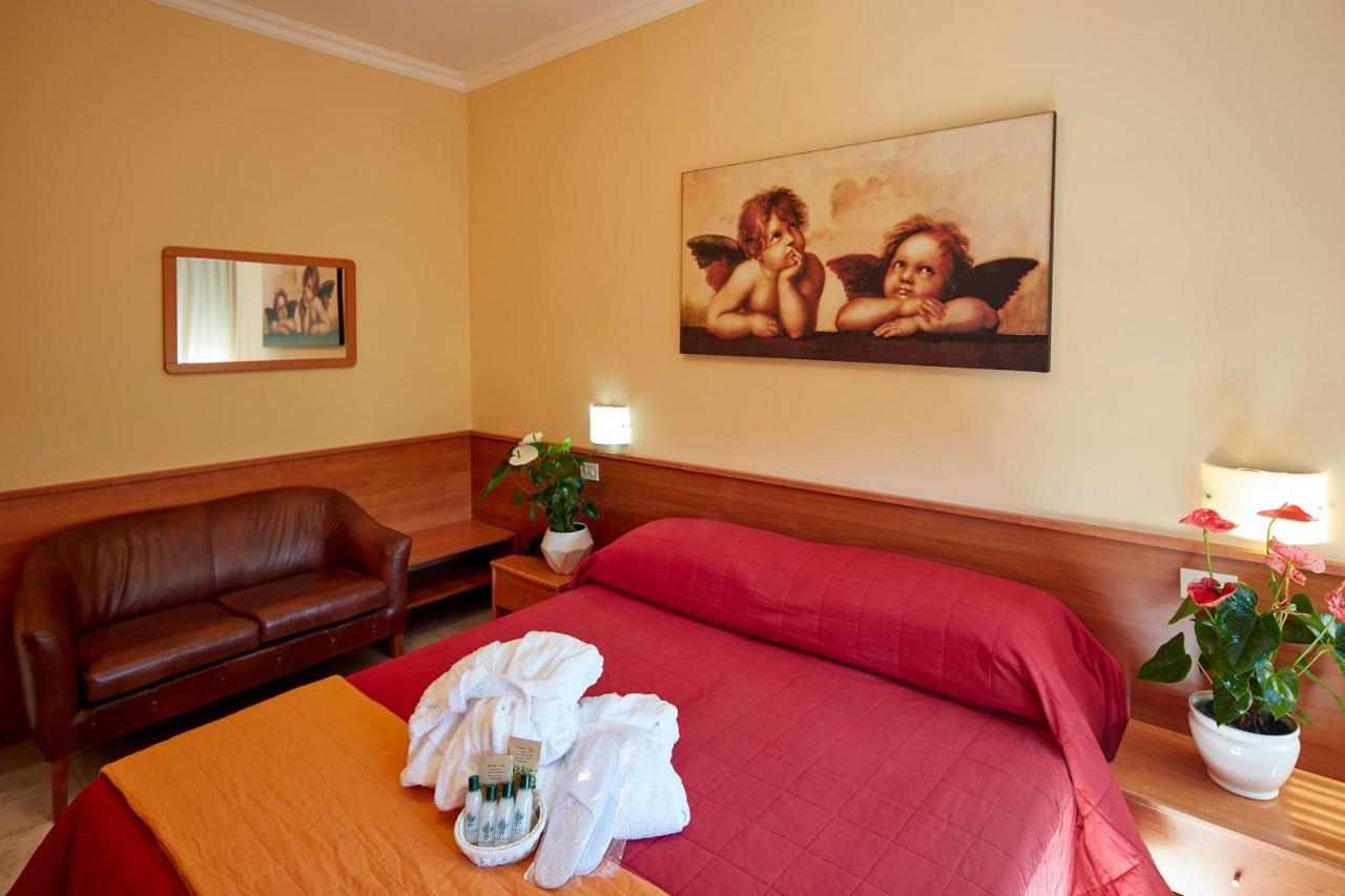 Plaza Hotel 3*